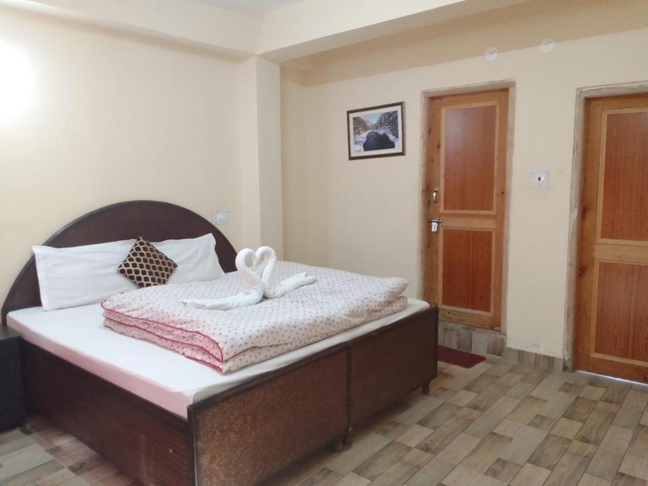 Hotel Alpine View Sarāhan Dış mekan fotoğraf
